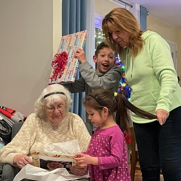 Meet your Posher, Jillian - Picture 3 of 4